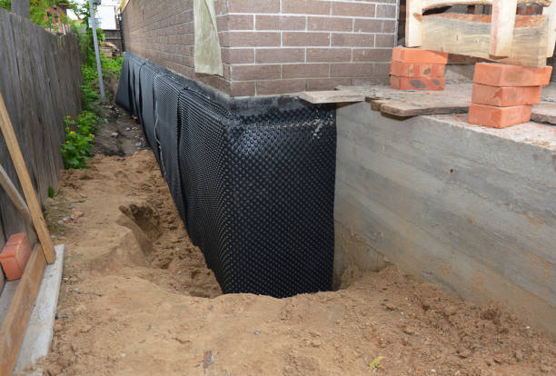 Happy homeowners after waterproofing job in Neapolis
